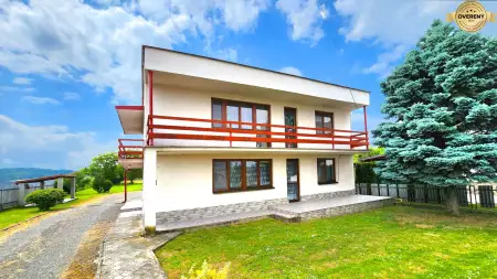 Rodinný dom 180 m² s pozemkami 3597 m² a tromi garážami v Sedliskách - 6