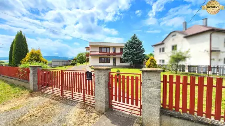 Rodinný dom 180 m² s pozemkami 3597 m² a tromi garážami v Sedliskách - 16