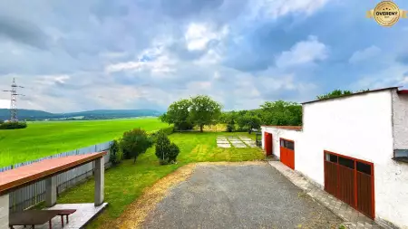 Rodinný dom 180 m² s pozemkami 3597 m² a tromi garážami v Sedliskách - 7